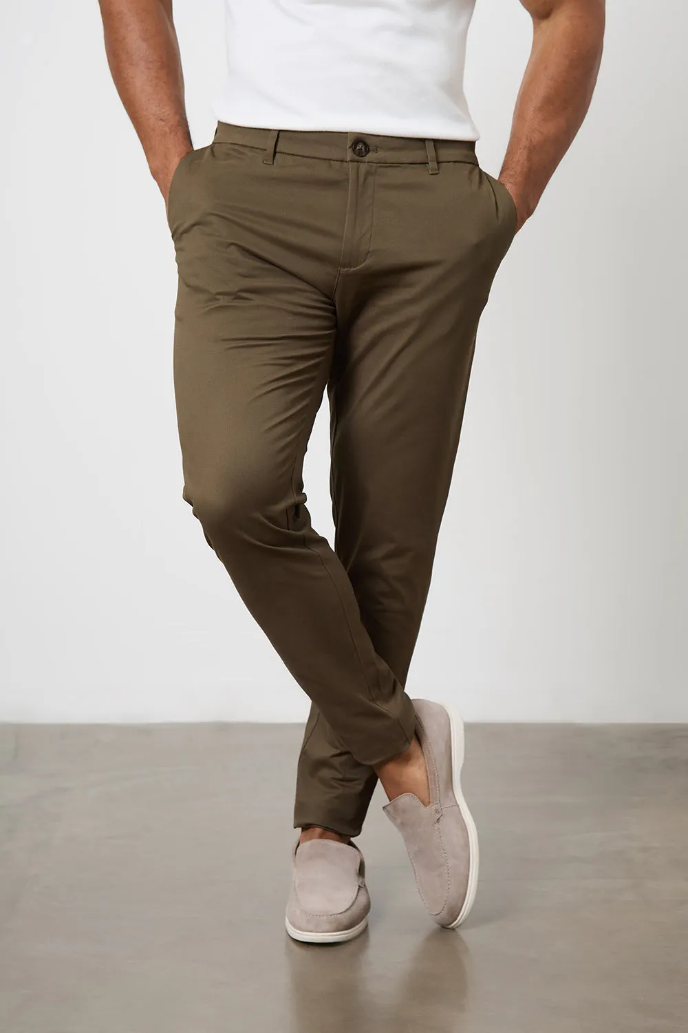 Athletic Fit Cotton Stretch Chino Pants in Khaki