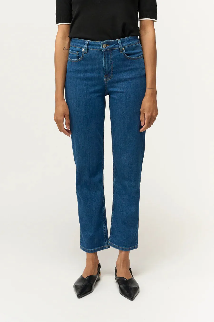 PD Trisha Swan Jeans bright on Rivington by Pieszak